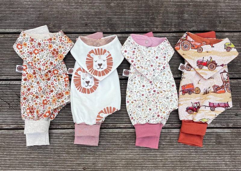 Erstlingsset Babyset Aus Pumphose Und Halstuch Größe 50/56 von glueckEinzelstueck
