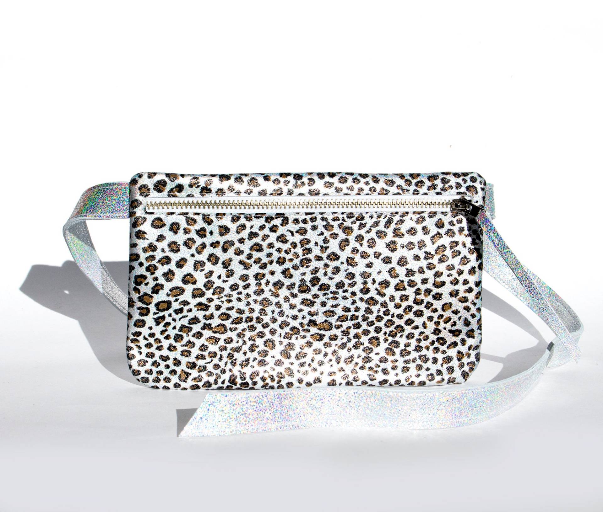 Leopard Leder Gürteltasche, Wimmerl, Silber Flache Bauchtasche, Leo Festival Gürteltasche von gmaloudesigns