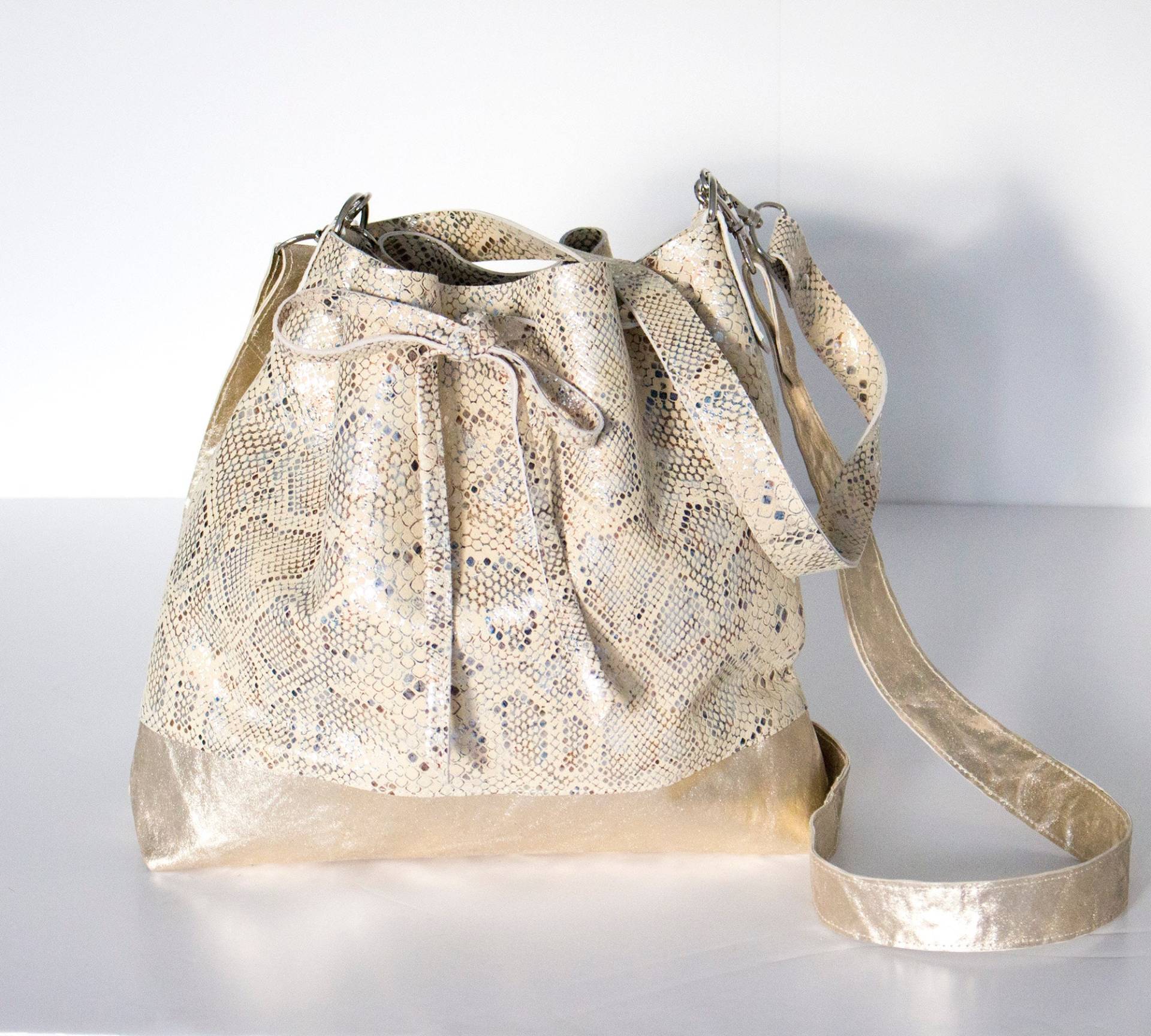 Reptil Leder Beuteltasche, Champagner Schultertasche, Schultertasche Metallisch, Gelbe Schlange Umhängetasche Reptil Leder Beuteltasche, Champagner Schultertasche, Schultertasche Metallisch, Gelbe Schlange Umhängetasche von gmaloudesigns