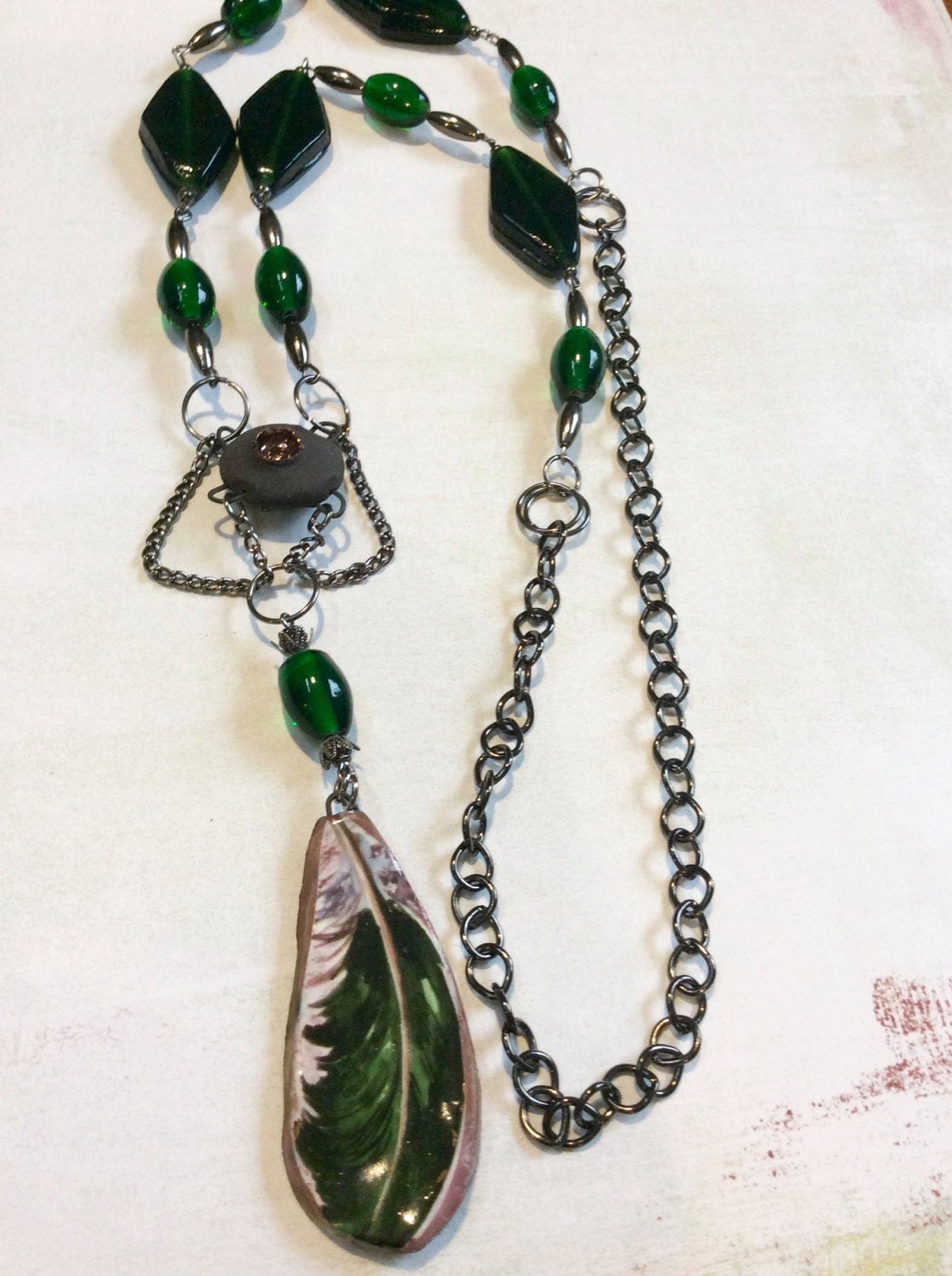 Smaragd Grün Feder Anhänger Halskette Keramik & Glas Lange Halskette von gojjell