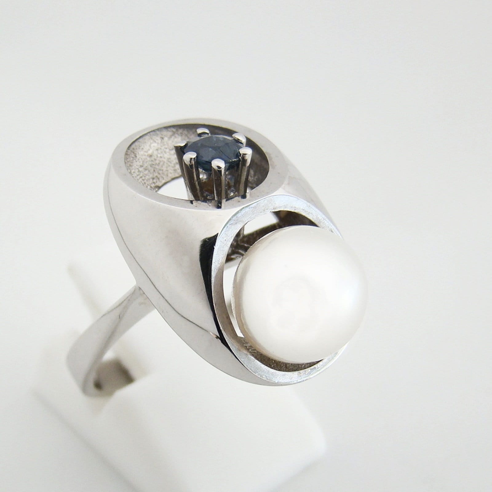 Ring Weißgold 585Er Akoyaperle Saphir Perlenschmuck Damen Vintage Ring Weißgold 585Er Akoyaperle Saphir Perlenschmuck Damen Vintage von goldboerseonline