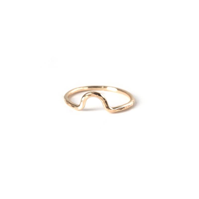 Handgemachter Gehämmerter Minibogen Ehering/Halbkreis Facettierter in 10K, 14K Oder 18K Gold von goldeluxe