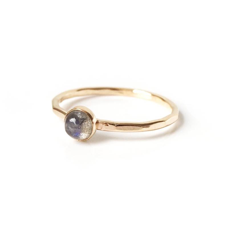 Handgemachter Labradorit Stein Stapelring/Feiner Gehämmerter 14K Gold Filled Oder Sterling Silber Grauer Edelstein Ring von goldeluxe