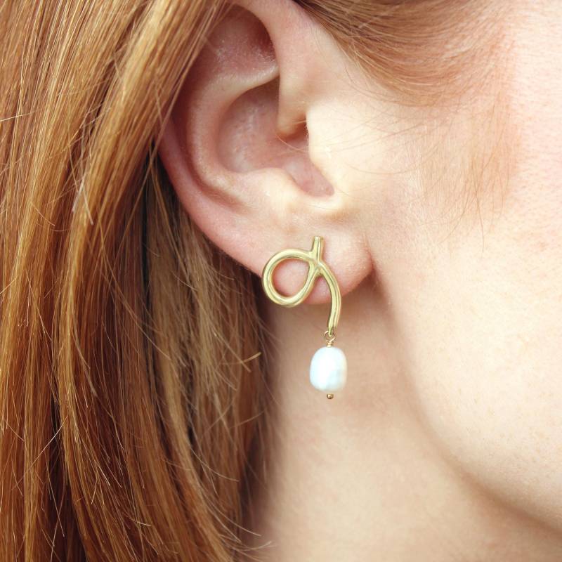 Memory Ohrringe Mit Barock Perlen/Handgefertigte Moderne Schleifen-Ohrringe Aus Messing, Sterling Silber, 14K Gold Vermeil Oder 10K von goldeluxe
