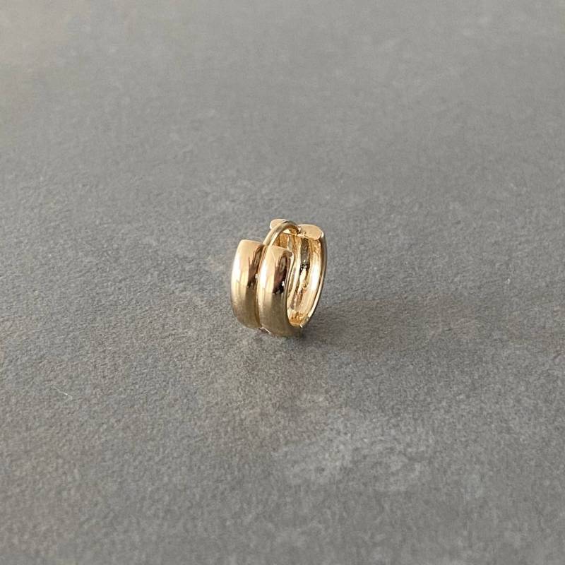 14K Solid Gold Chunky Huggie Klapp Hoop Ohrring, Hoop, Huggie, 11 Mm von goldengesture