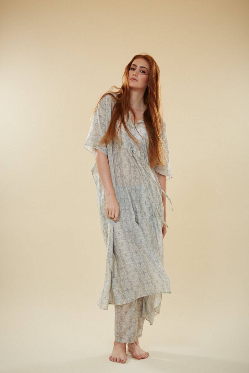 Langes Seiden-Baumwoll-Kaftan-Kleid, Anouki Hades Kaftan, Seidenkleid Mit Leichter Passform, Maxi-Resort von goldenoneclothing