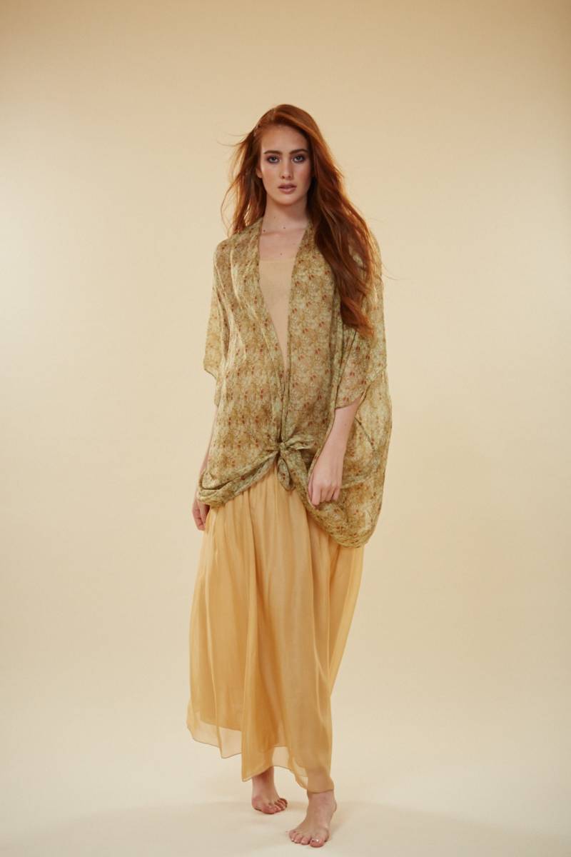 Kurzer Schal Aus Reiner Seide. Seidenschal Und Wickeln. Tempest Seidenschal. Reisen. Leicht, Warm, Kühl von goldenoneclothing