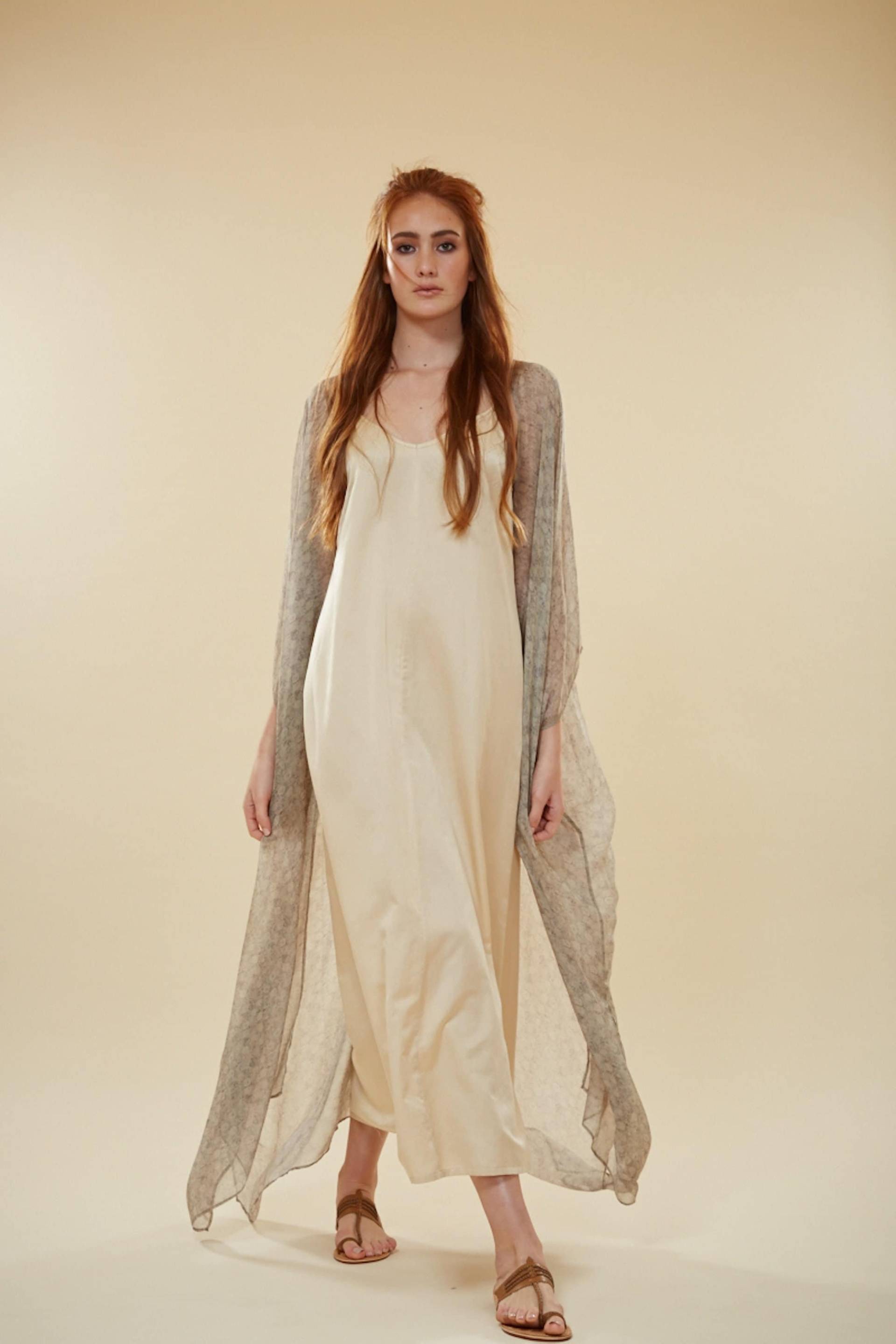 Langes Slip-Kleid Aus Reiner Seide. Slip Dress, Easy Fit Slip, 100% Seide Perlen Vanille Langes Slip-Kleid Aus Reiner Seide. Slip Dress, Easy Fit Slip, 100% Seide Perlen Vanille von goldenoneclothing