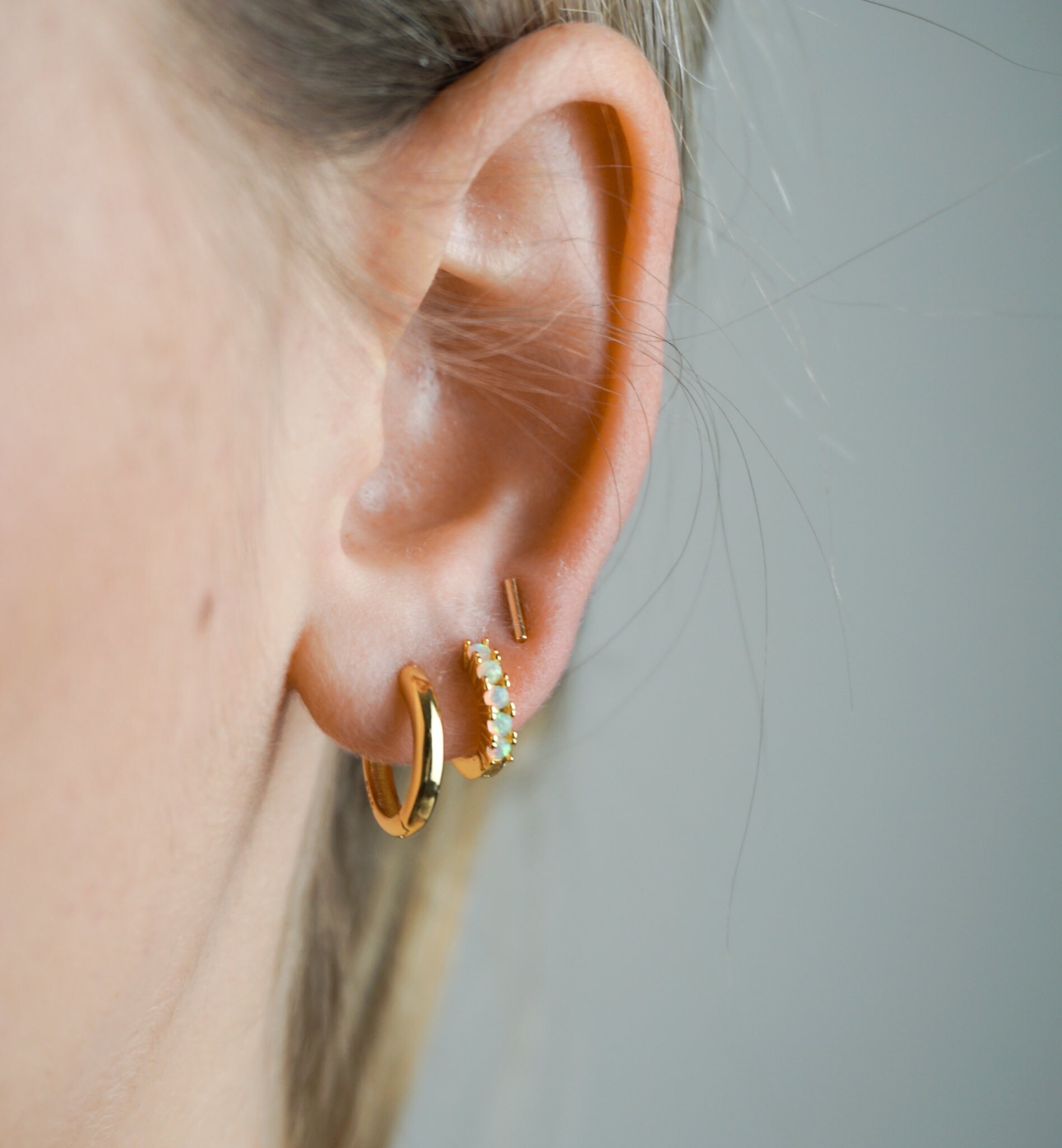 Zierliche Creole Opal Mit Opal-Stein Huggie Gold Ohrringe Sterling Silber Minimalistisch Ohrring Gold Zierliche Creole Opal Mit Opal-Stein Huggie Gold Ohrringe Sterling Silber Minimalistisch Ohrring Gold von goldenstrawberryDE