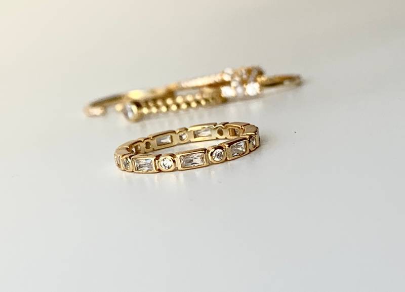 Zierlicher Cz Ring Goldring Mit Baguette Zirkonia Feiner Silber Stapelring Gold Dünner Gold Schmuck Stapelring von goldenstrawberryDE