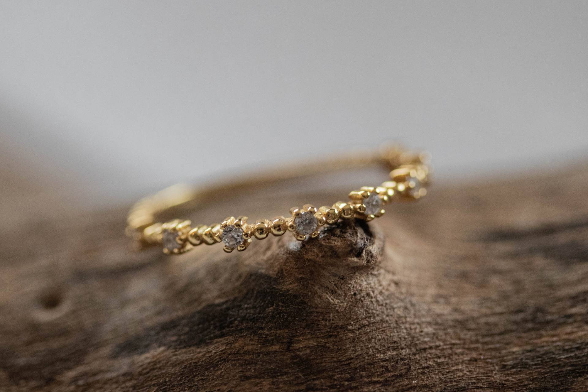 Zierlicher Ring Goldring Mit Zirkonia Feiner Silber Stapelring Gold Dünner Gold Schmuck Moderner Zierlicher Ring Goldring Mit Zirkonia Feiner Silber Stapelring Gold Dünner Gold Schmuck Moderner von goldenstrawberryDE