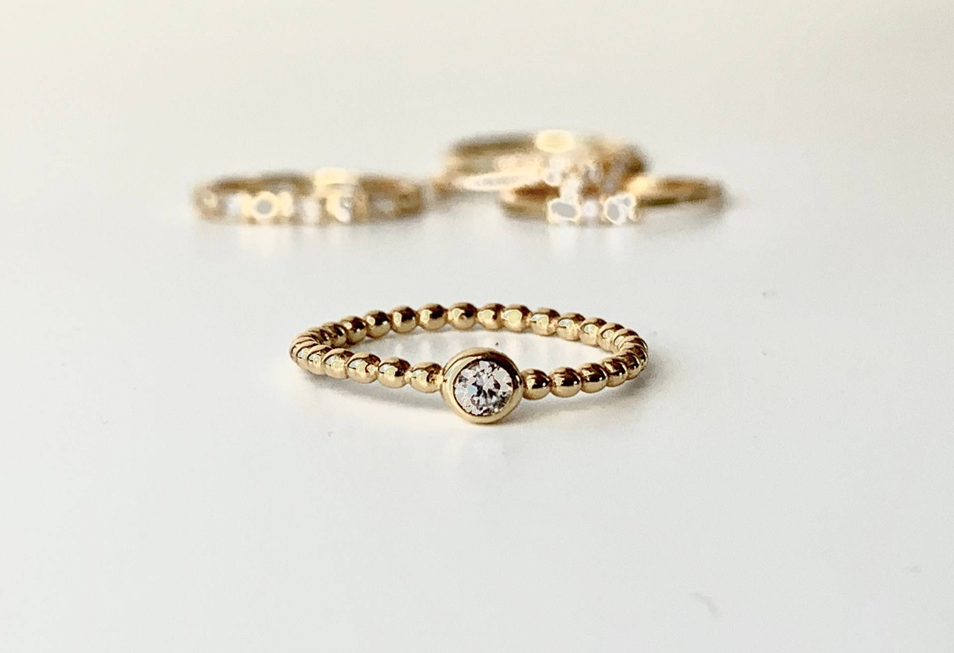 Zierlicher Ring Kugeln Goldring Mit Zirkonia Feiner Silber Stapelring Gold Dünner Gold Schmuck Moderner Zierlicher Ring Kugeln Goldring Mit Zirkonia Feiner Silber Stapelring Gold Dünner Gold Schmuck Moderner von goldenstrawberryDE