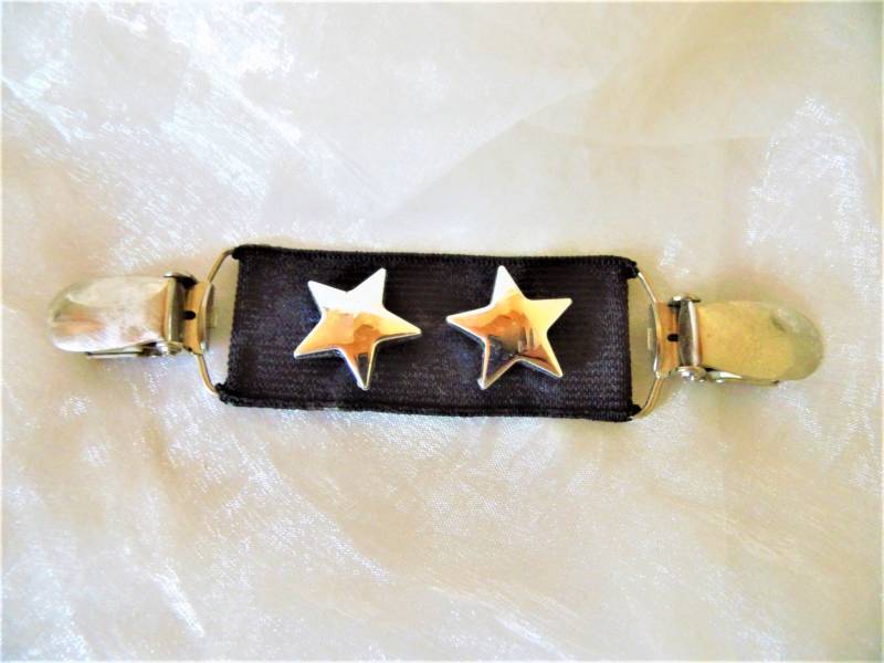 Blusenraffer Aus Gummiband Mit Gold-Oder Silberfarbenen Sternchen Der 80Er Jahre, Geschenk Unisex, Schwarzer Jackenverschluß, Art 627192671 Blusenraffer Aus Gummiband Mit Gold-Oder Silberfarbenen Sternchen Der 80Er Jahre, Geschenk Unisex, Schwarzer Jackenverschluß, Art 627192671 von goldknoepfchen