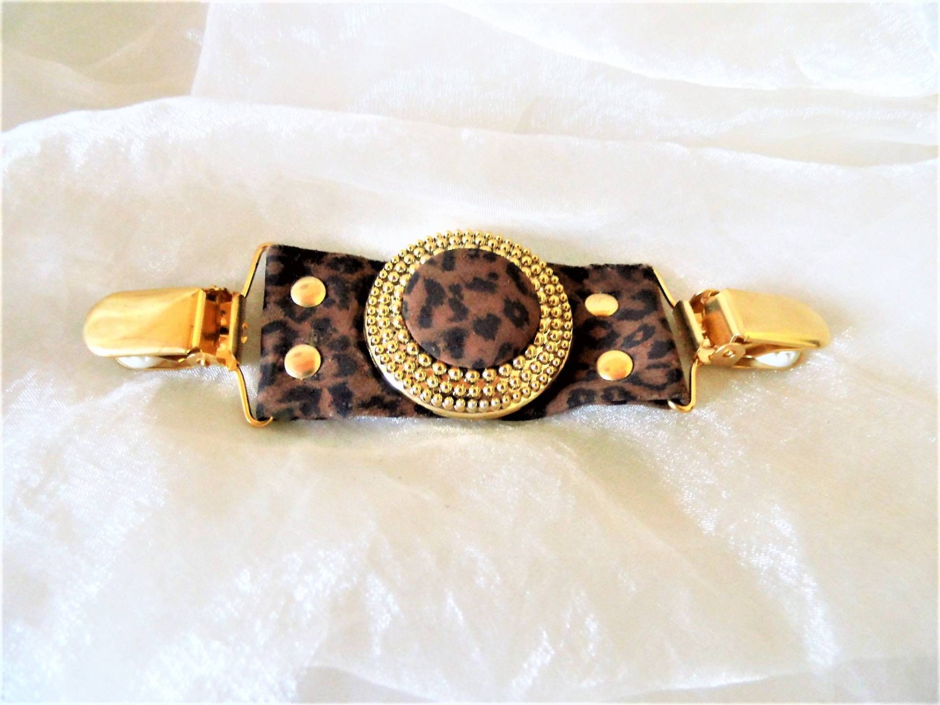 Blusenraffer Getigert Mit Kreis Extravagant Zur Weitenregulierung Der 80Er, Geschenk, Schließe Für Jacken, Art 696911739 von goldknoepfchen