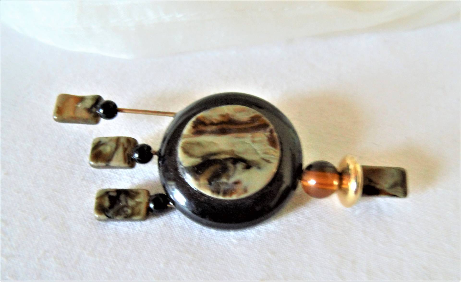 Brosche Der 80Er Jahre Mit Hell Braun Gemustertem Und Schwarzem Kunststoff, Geschenk Frauen, Elegante Anstecknadel, Anstecker, Art 613353866 Brosche Der 80Er Jahre Mit Hell Braun Gemustertem Und Schwarzem Kunststoff, Geschenk Frauen, Elegante Anstecknadel, Anstecker, Art 613353866 von goldknoepfchen