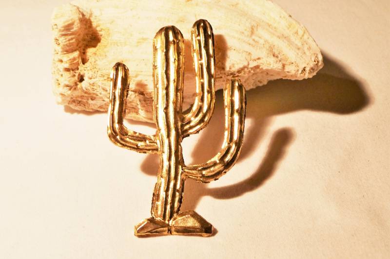 Brosche Kaktus Für Kakteenliebhaber Aus Den 70Er Jahren, Super Großer Goldfarbener Anstecker, Geschenk Frauen, Art 627190801 Brosche Kaktus Für Kakteenliebhaber Aus Den 70Er Jahren, Super Großer Goldfarbener Anstecker, Geschenk Frauen, Art 627190801 von goldknoepfchen