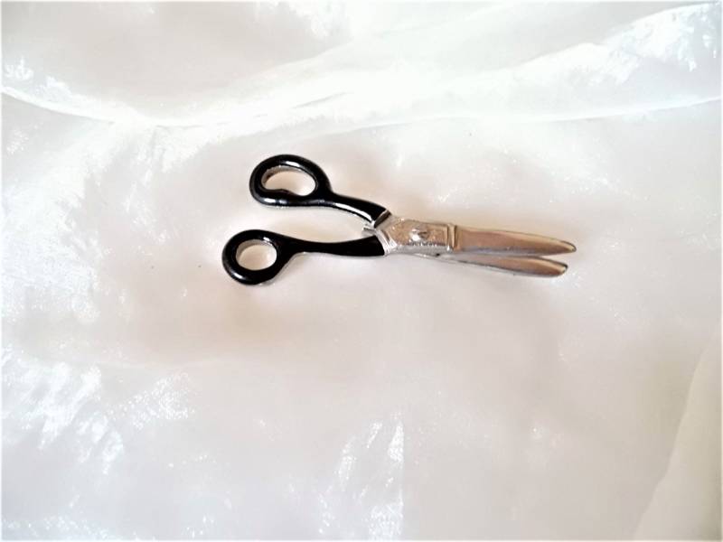 Brosche Schere Der 80Er Jahre, Geschenk Für Friseure, Origineller Anstecker, Schere Als Anstecknadel, Schwarz Silberne Brosche, Art 613354704 Brosche Schere Der 80Er Jahre, Geschenk Für Friseure, Origineller Anstecker, Schere Als Anstecknadel, Schwarz Silberne Brosche, Art 613354704 von goldknoepfchen