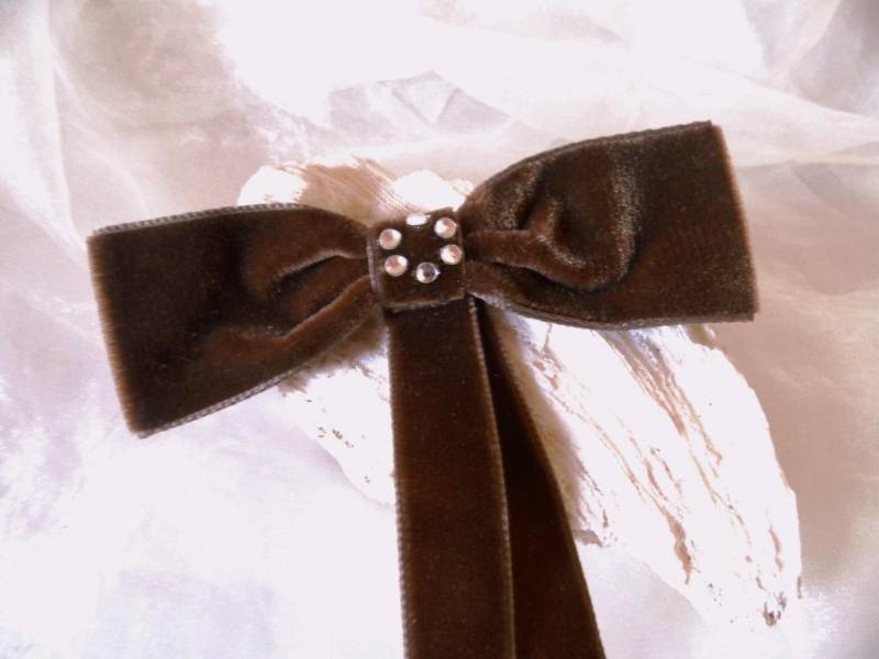 Dekorative Samtschleife Als Anstecker in Braun Und Schwarz Mit Glitzersteinchen Accessoire Zum Nähen + Gestalten, Art 644237838 von goldknoepfchen