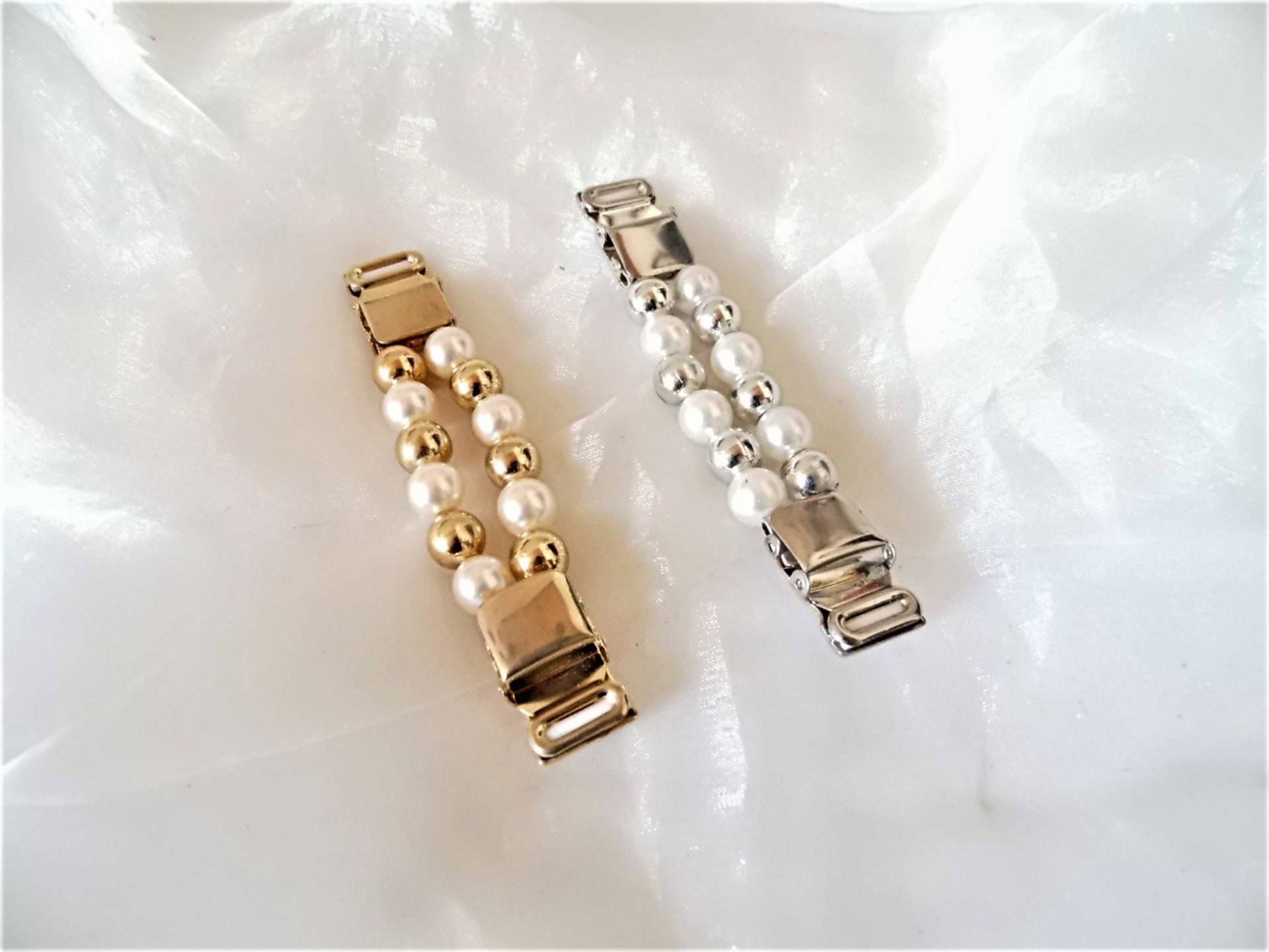 Festlicher Eleganter Blusenraffer Mit Hellen U. Silber - O. Goldfarbenen Perlen Der 70Er Jahre, Geschenk Für Frauen, Hochzeit, Art 627191445 Festlicher Eleganter Blusenraffer Mit Hellen U. Silber - O. Goldfarbenen Perlen Der 70Er Jahre, Geschenk Für Frauen, Hochzeit, Art 627191445 von goldknoepfchen
