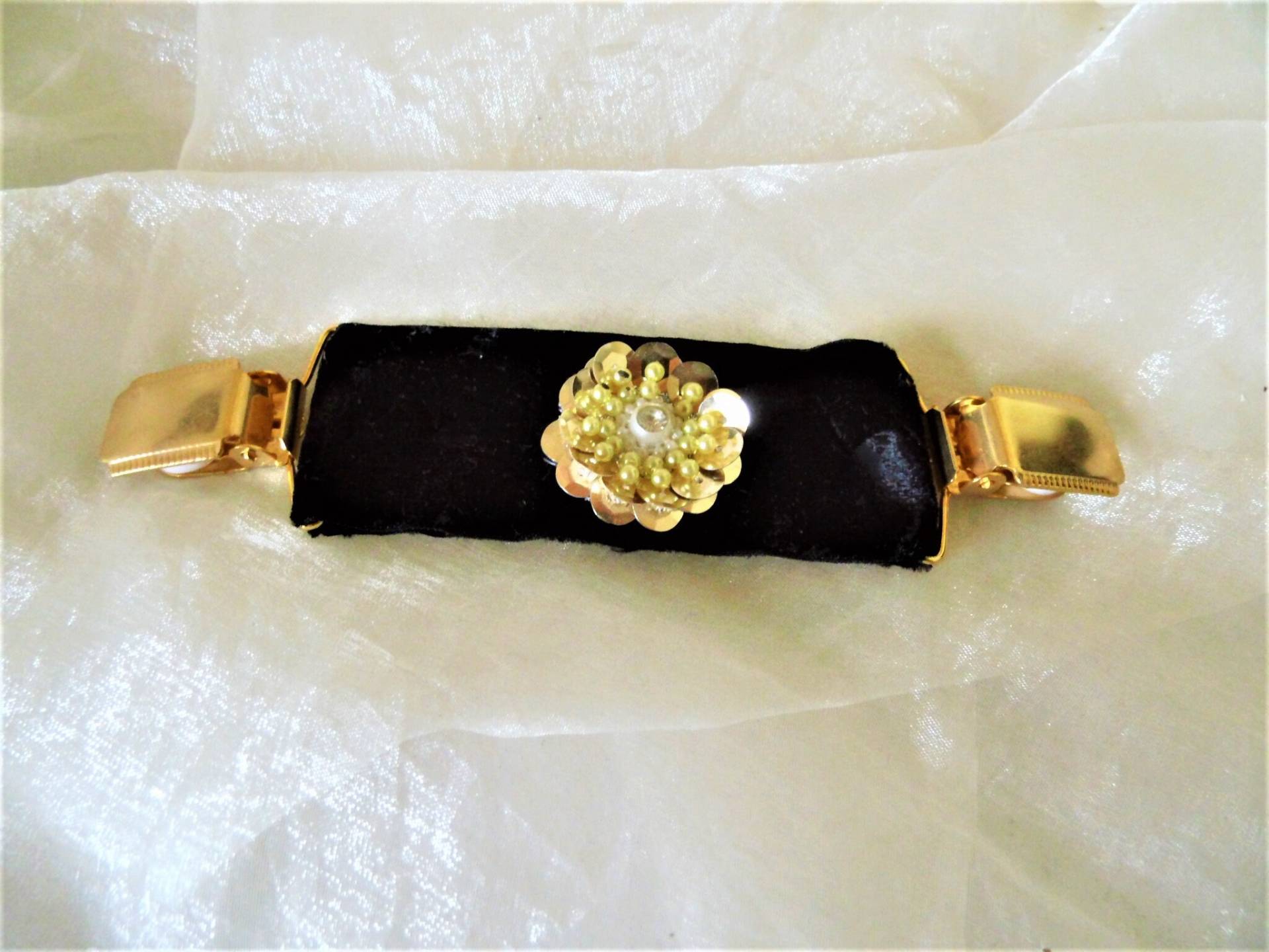 Festlicher Schwarzer Blusenraffer Aus Samt Mit Pailette Perlenblume Für Kostüme 80Er Jahre, Theater, Tanz, Geschenk Unisex, Art 613354228 Festlicher Schwarzer Blusenraffer Aus Samt Mit Pailette Perlenblume Für Kostüme 80Er Jahre, Theater, Tanz, Geschenk Unisex, Art 613354228 von goldknoepfchen