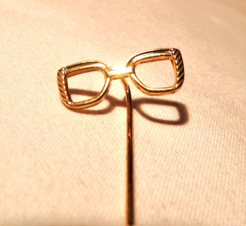 Gold O. Silberfarbene Hutnadel, Brille, Putzmacherbedarf, Für Originell Gestaltete Hüte Ein Süßes Accessoire, 70Er Jahre, Art 613352100 von goldknoepfchen