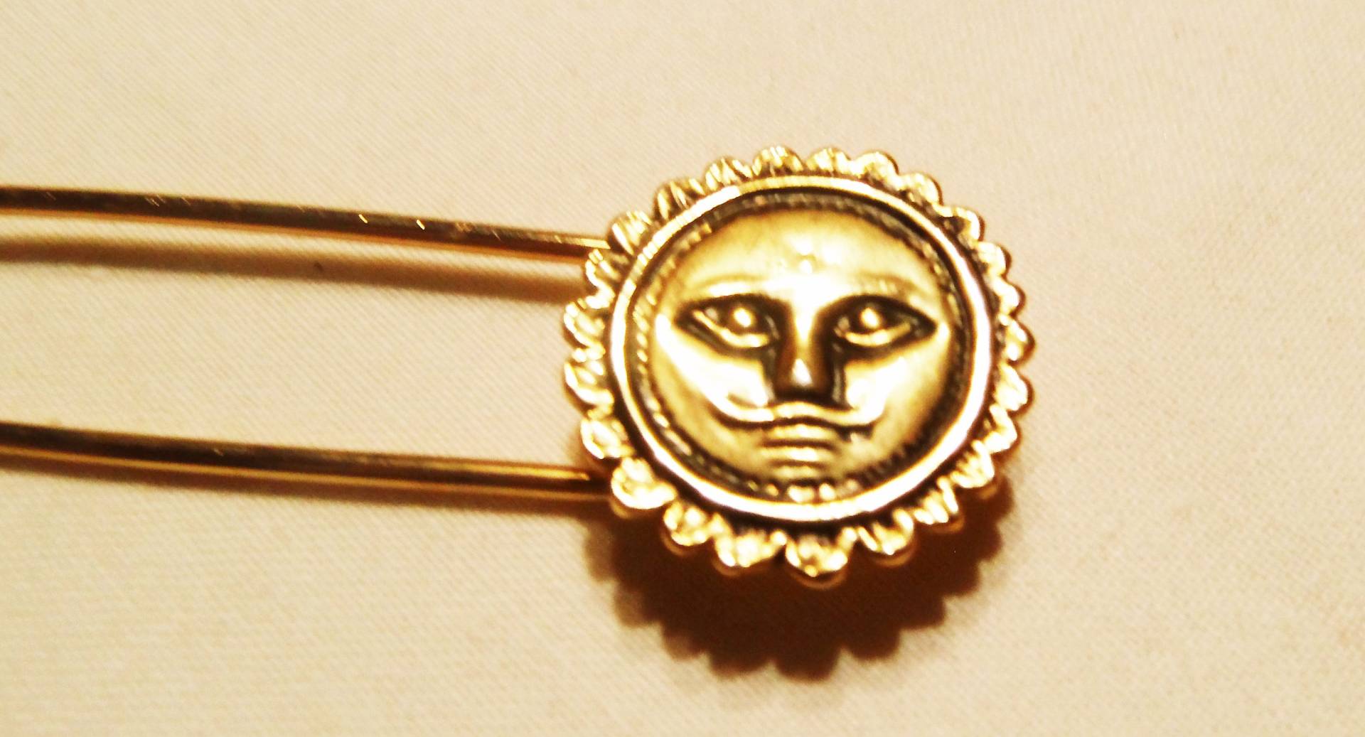 Goldfarbene Schließbrosche Sonnengesicht 80Er Jahre, Anstecker, Sicherheitsnadel, Schließe Für Jacken, Geschenk Frauen, Art 627190465 Goldfarbene Schließbrosche Sonnengesicht 80Er Jahre, Anstecker, Sicherheitsnadel, Schließe Für Jacken, Geschenk Frauen, Art 627190465 von goldknoepfchen