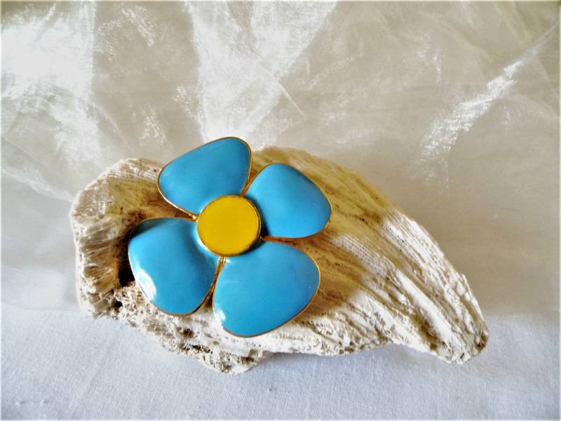 Große Emallierte Brosche Blüte, Anstecker Gelb, Orange Oder Türkisblau Aus Den 80Ern, Geschenk Frauen, Art 636057335 Große Emallierte Brosche Blüte, Anstecker Gelb, Orange Oder Türkisblau Aus Den 80Ern, Geschenk Frauen, Art 636057335 von goldknoepfchen