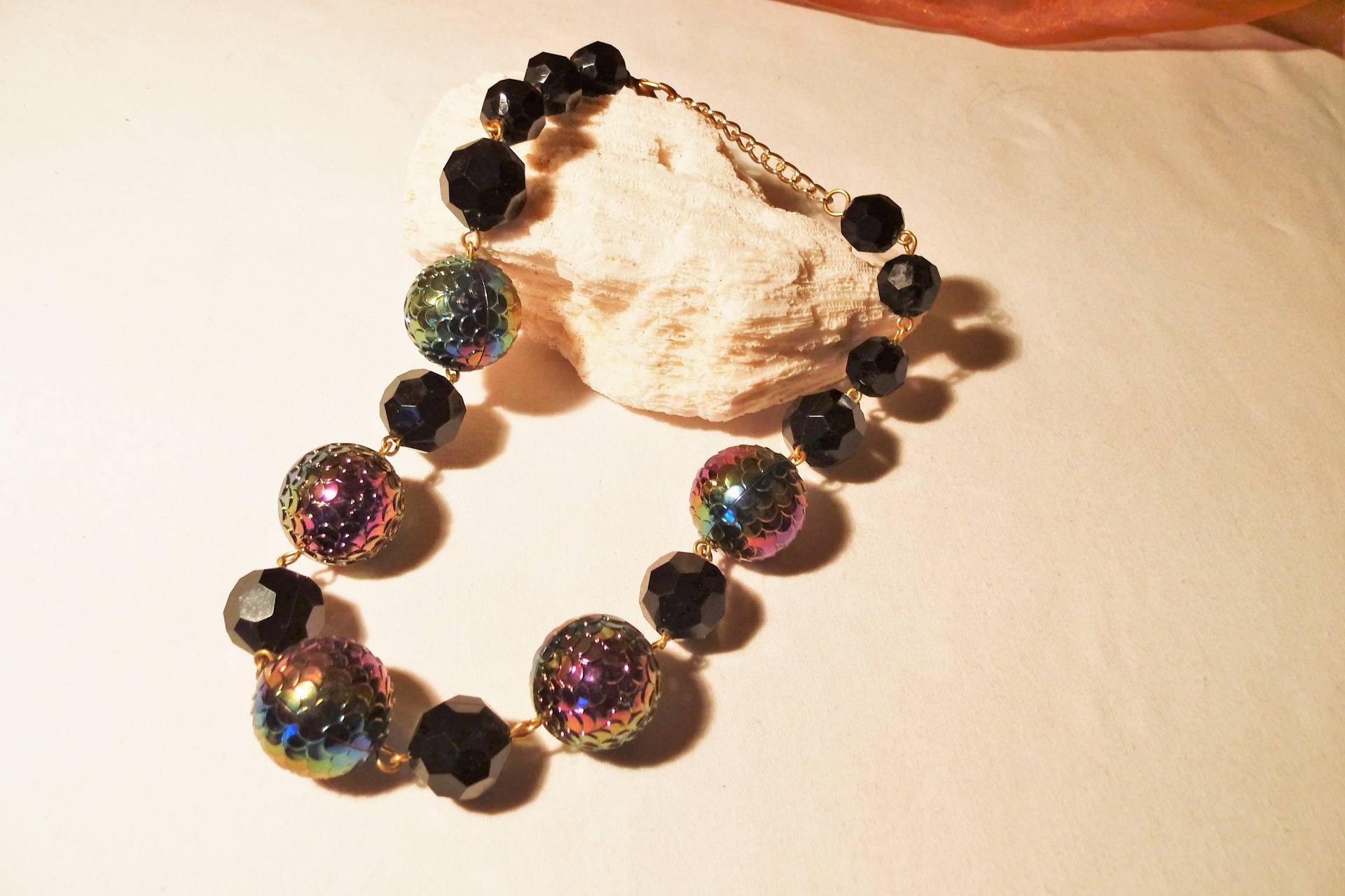 Kette Mit Changierenden Perlen Aus Plastik 80Er Jahre, Vintage Statementkette, Glamouröse Perlenkette, Klobige Kurze Kette, Art 613353794 von goldknoepfchen