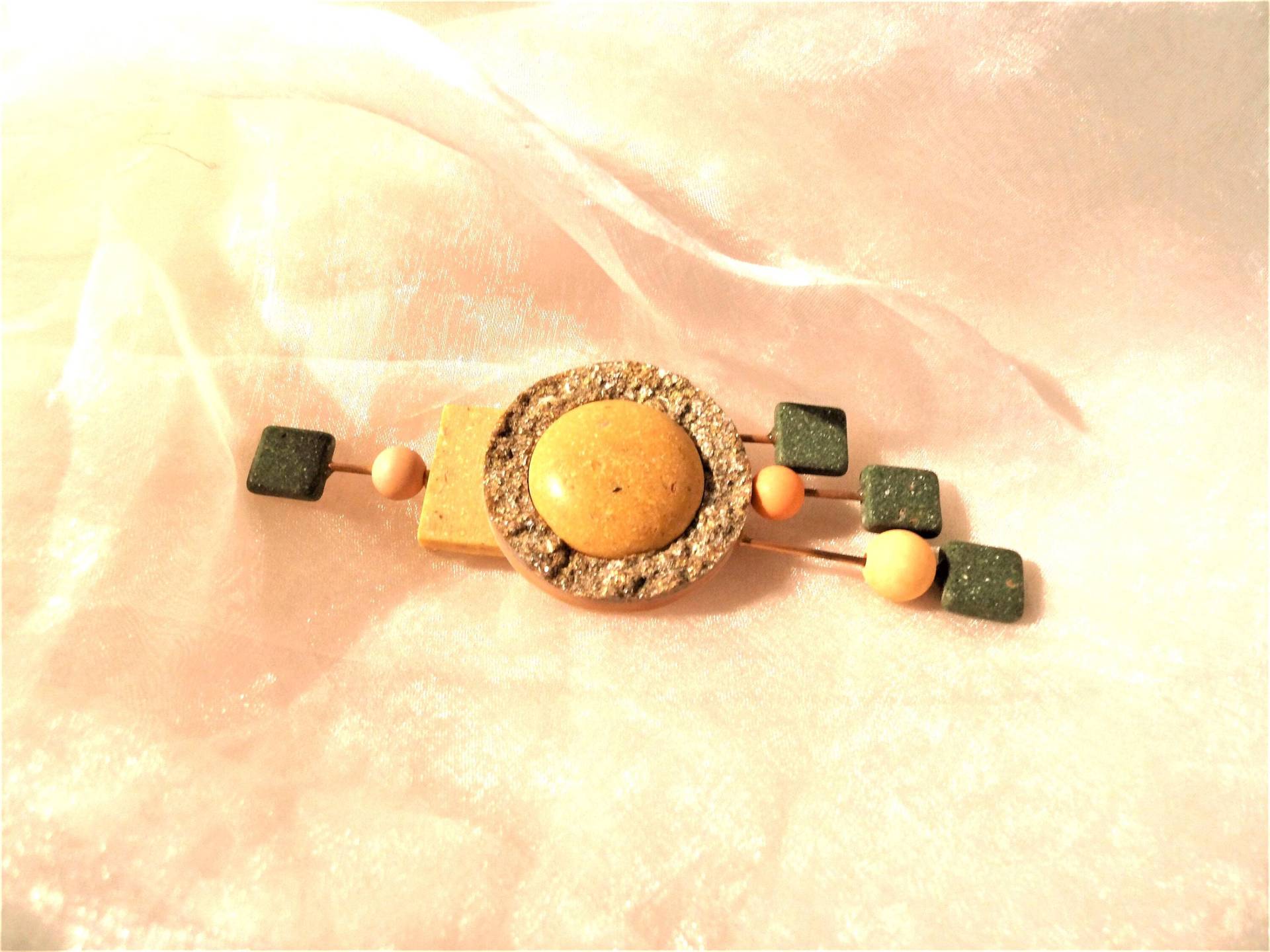 Naturfarbige Brosche Ocker/Grün Der 80Er, Anstecker Aus Kunststoffelementen Mit Draht, Geschenk Frauen, Anstecknadel, Art 613354808 Naturfarbige Brosche Ocker/Grün Der 80Er, Anstecker Aus Kunststoffelementen Mit Draht, Geschenk Frauen, Anstecknadel, Art 613354808 von goldknoepfchen