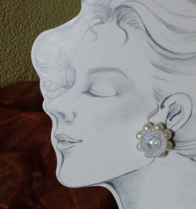 Ohrclips Blüte Irisierende Rosette Mit Perlenkranz Der 70Er Jahre, Geschenk Frauen, Für Show Tanz Hochzeit, Art 613353608 von goldknoepfchen