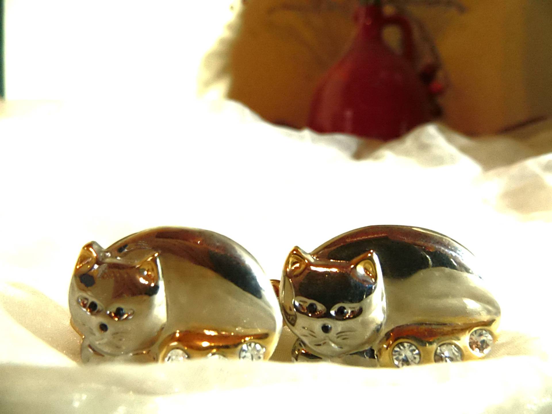 Ohrclips Liegende Katze Gold-, Silberfarben Mit Kristallen 80Er Jahre, Geschenk Frauen Mädchen Katzenliebhaber, Katzen Ohrclips, Art 772153159 von goldknoepfchen