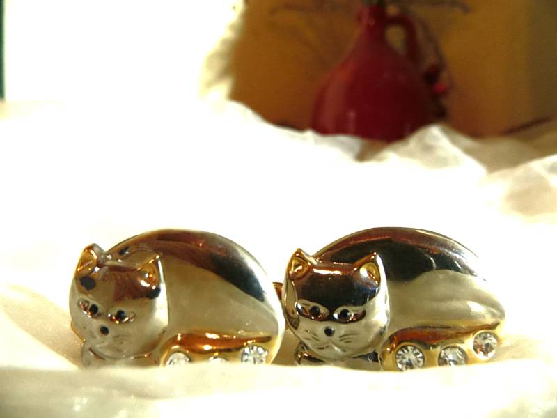 Ohrclips Liegende Katze Gold-, Silberfarben Mit Kristallen 80Er Jahre, Geschenk Frauen Mädchen Katzenliebhaber, Katzen Ohrclips, Art 772153159 von goldknoepfchen