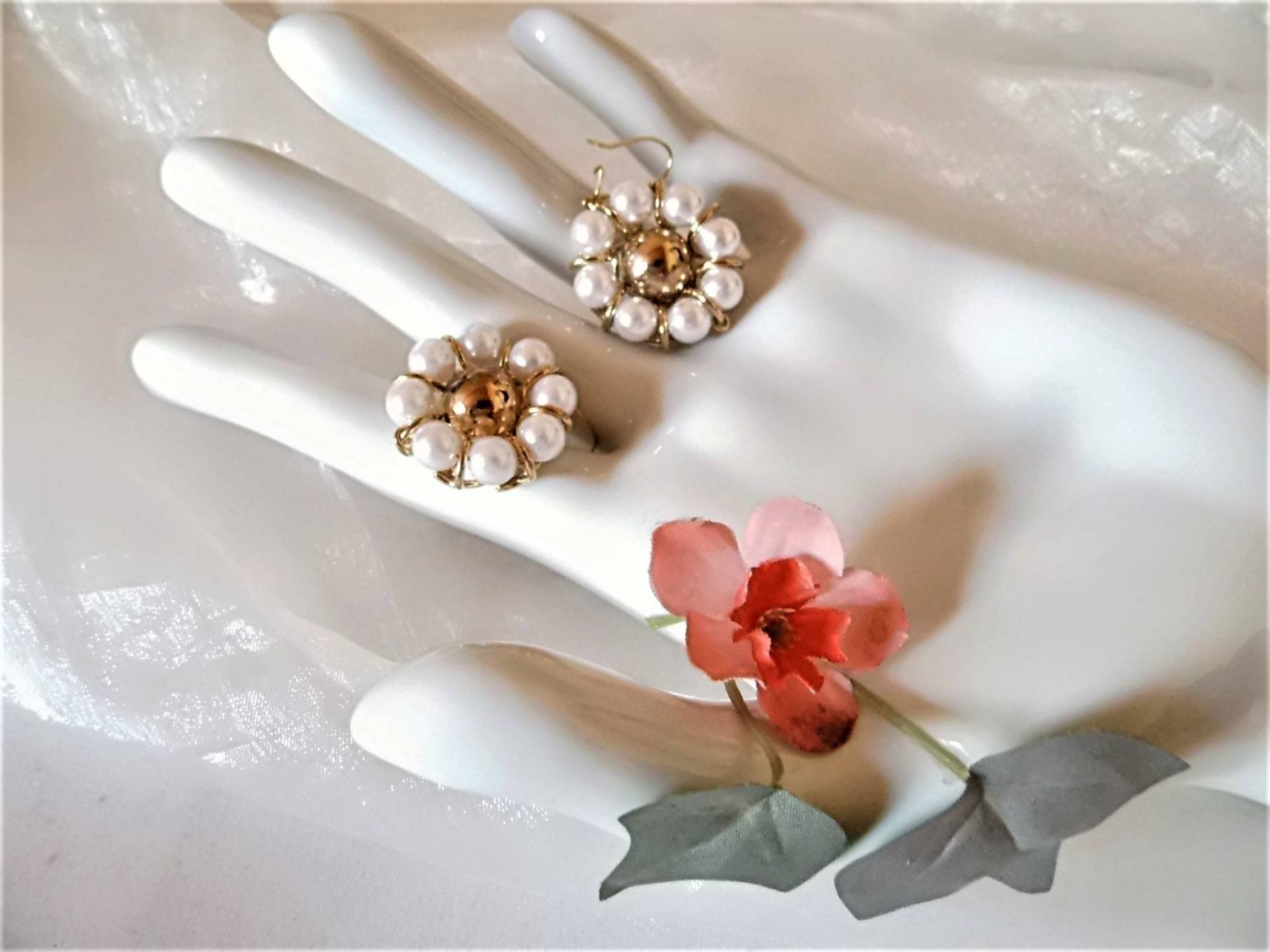 Ohrhänger Mit Perlenblüte Goldfarbenen Mittelteil, Boho Der 80Er Jahre Für Hochzeit Tanz Feste, Geschenk Frauen, Art 713124514 von goldknoepfchen