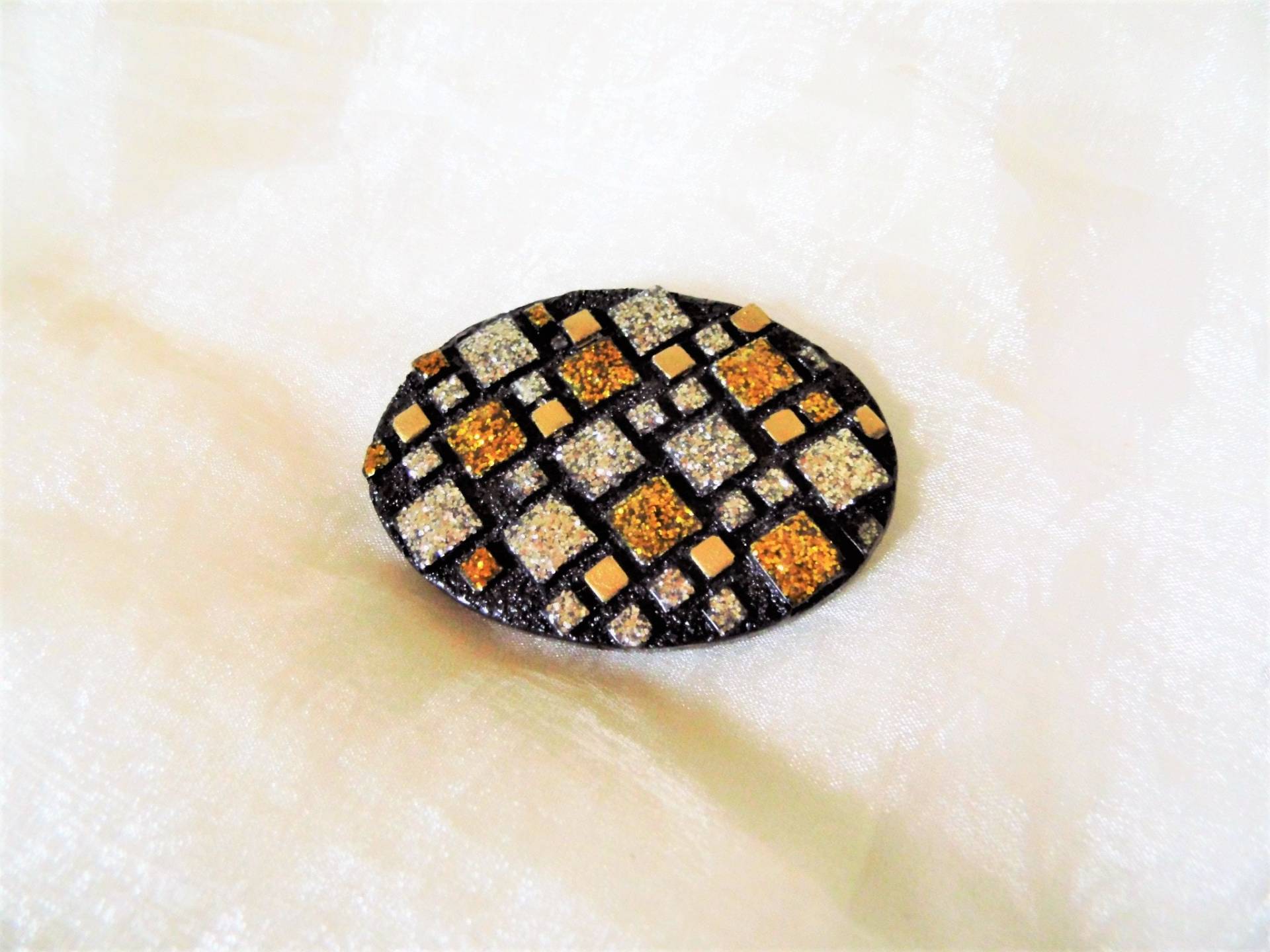 Ovale Brosche Schwarz Mit Glitzer Gold/Silber Aus Kunststoff Der 90Er Jahre, Boho Avantgarde Brosche, Geschenk Frauen, Art 627193065 Ovale Brosche Schwarz Mit Glitzer Gold/Silber Aus Kunststoff Der 90Er Jahre, Boho Avantgarde Brosche, Geschenk Frauen, Art 627193065 von goldknoepfchen