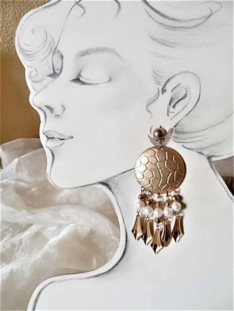 Runde Ohrclips Bollywood 80Er Jahre, Hübsche Matt Goldfarbene Ohrringe Mit Anhängern Und Perlen, Geschenk Frauen, Bühne, Art 1186075159 von goldknoepfchen