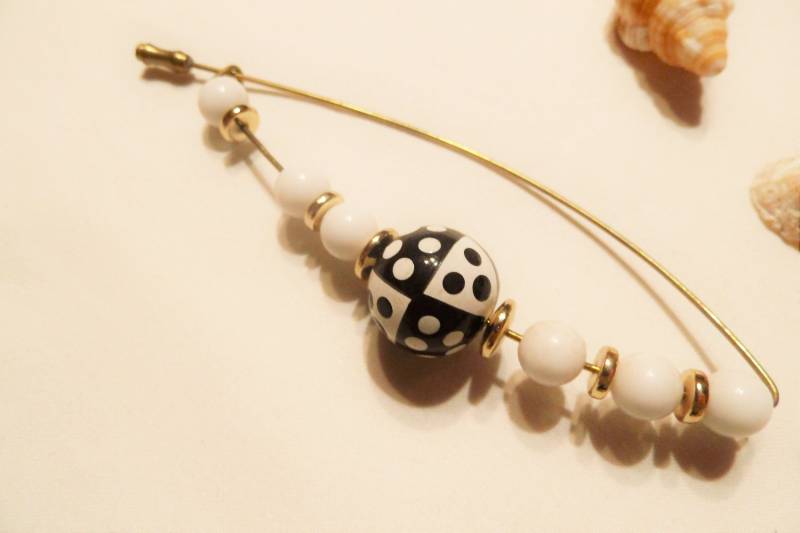 Schwarzweiße Brosche Hutnadel Für Grobgestricktes Der 70Er Jahre Als Geschenk Frauen Mädchen, Art 627190603 von goldknoepfchen