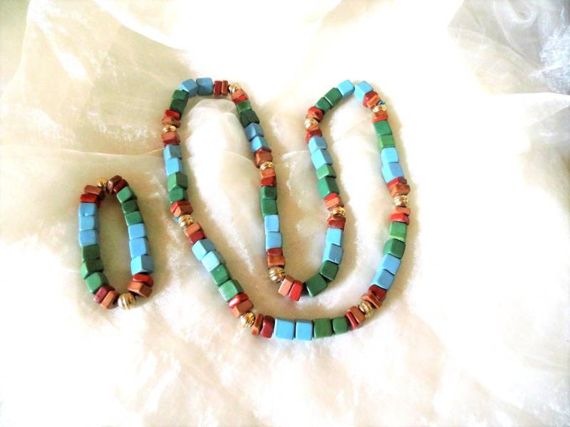 Set Kette + Armband Aus Eckigen Holzperlen Braun Grün Blau, Geschenk Frauen, Modeschmuckset 80Er Jahre, Holzschmuck, Art 613354126 von goldknoepfchen