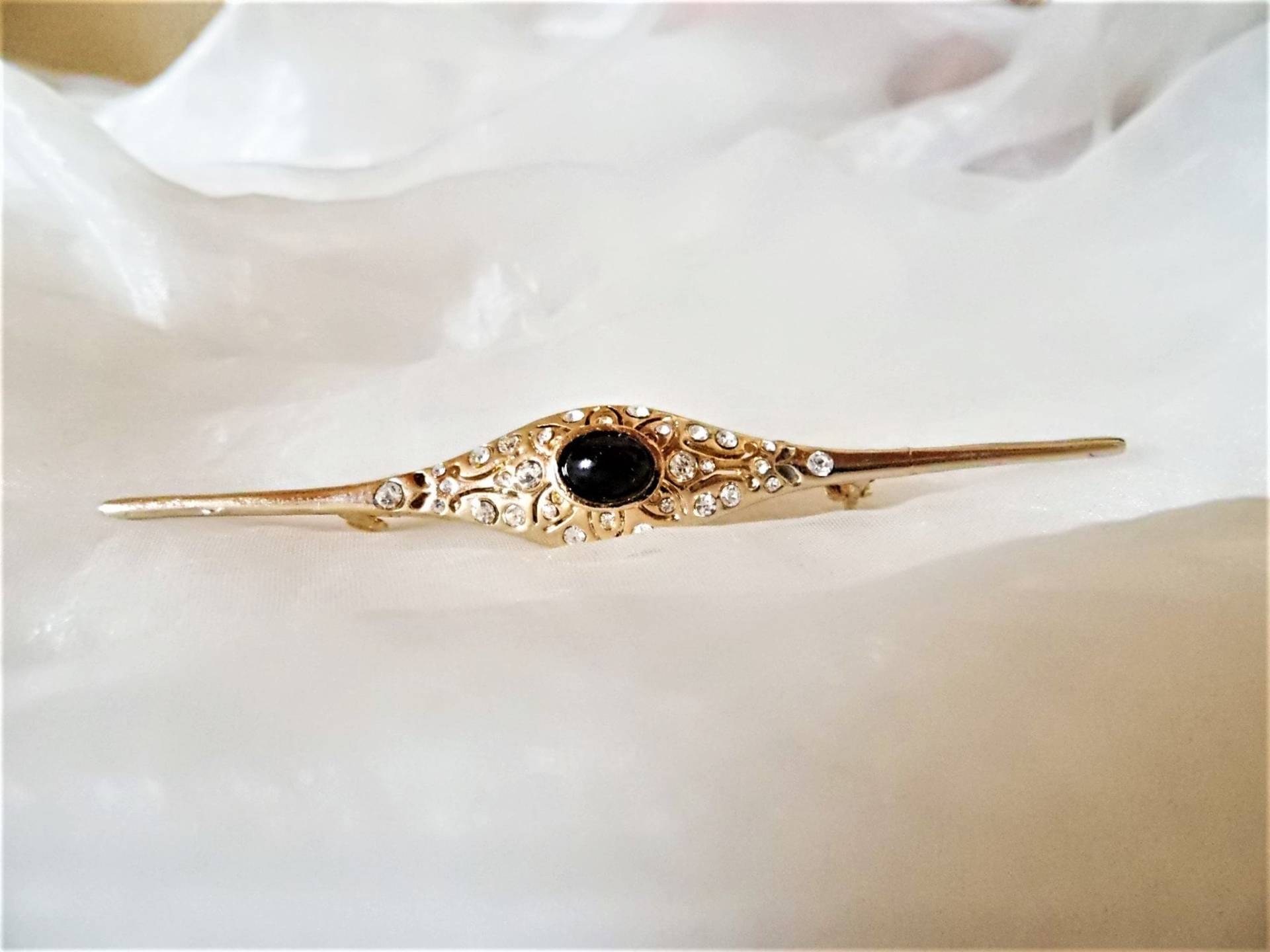 stabbrosche Mit Schwarzem Cabachon, Geschenk Frauen, Brosche 70Er Jahre, Edler Kragenschmuck, Anstecker, Ansteck-/ Hutnadel , Art 776711095 von goldknoepfchen