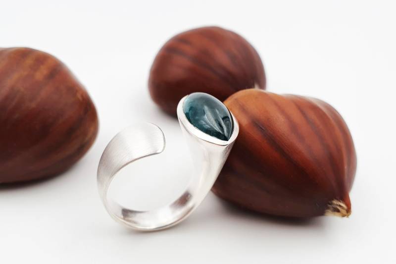 Design-Ring Aus Silber Mit Grünem Turmalin von goldmondStuttgart