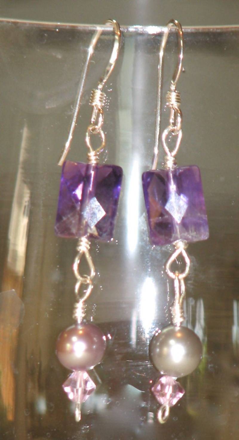 Amethyst Und Grau Perle Ohrringe von gollycool