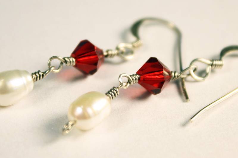 Perle Und Roten Kristall Sterling Ohrringe von gollycool
