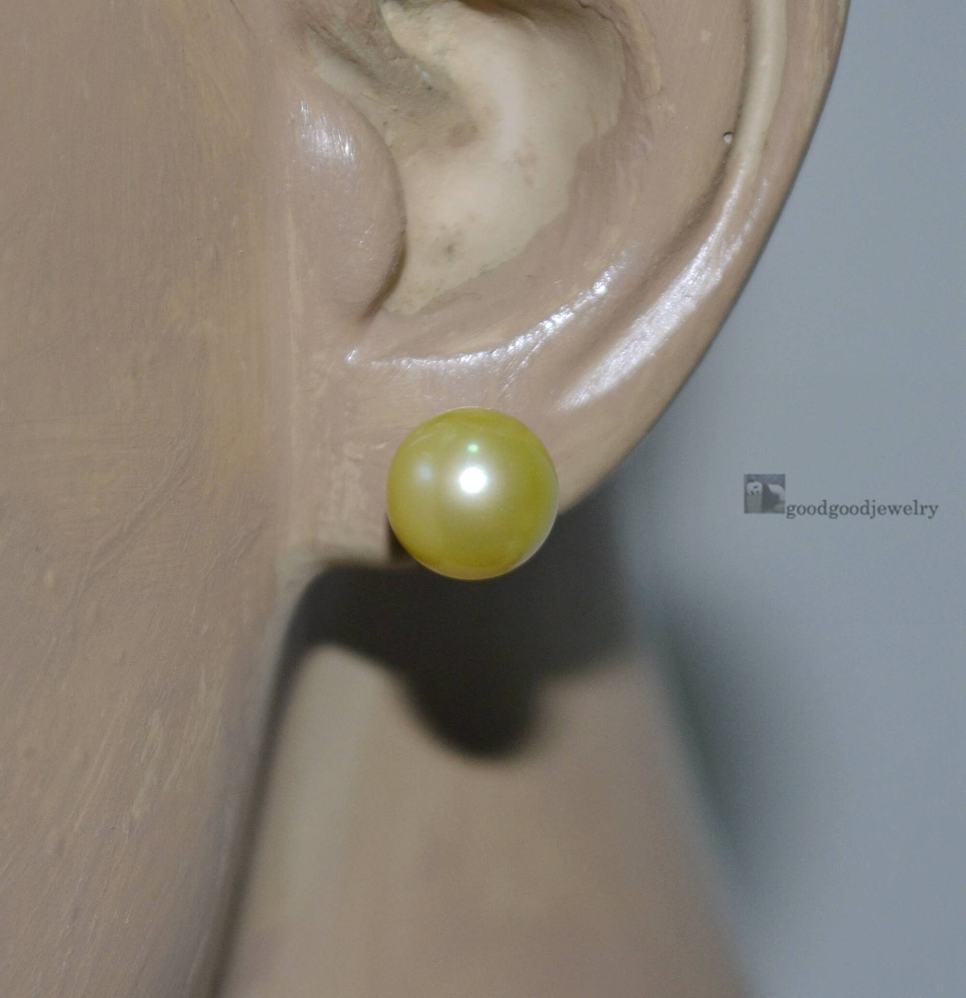 Runde Echte Perlen Ohrringe Mit Sterling Silber Post, Gold Farbe 8.3mm Ohrstecker, Hochzeit Braut Ohrringe, Frauen von goodgoodjewelry