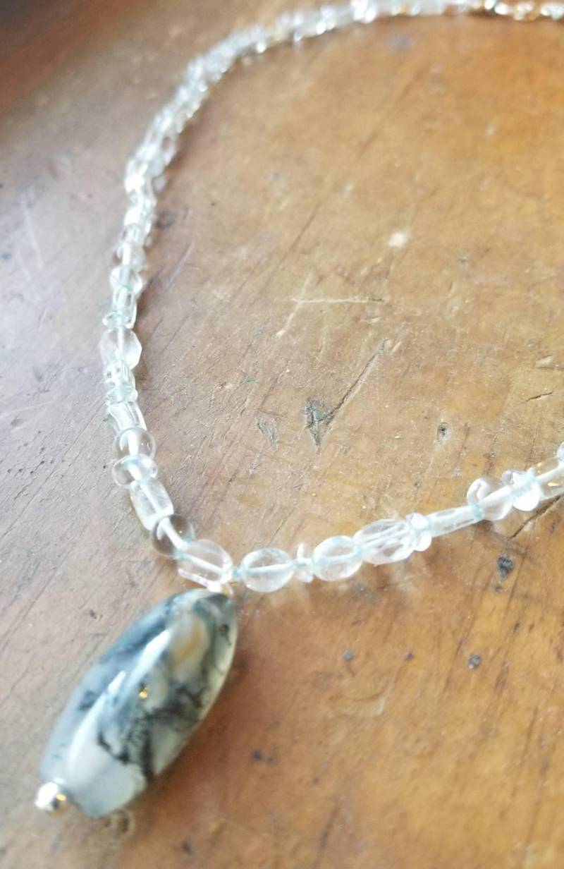 Aquamarin Tourmalated Quarz-Halskette, Quarzanhänger, Strand Schmuck, Hellblau Perlen Halskette, Achat Anhänger, Schmuck von goodkarmanyc