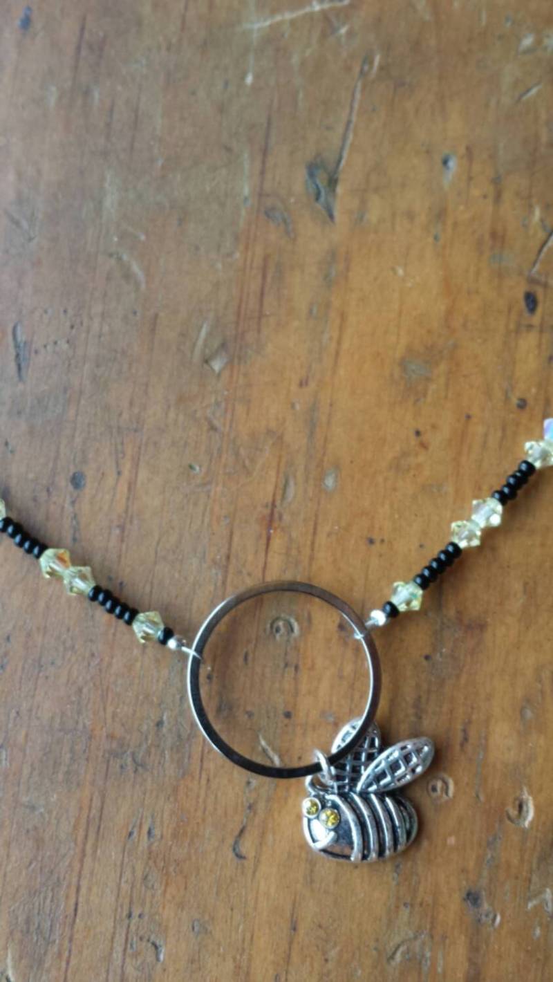 Bienen-Charme, Swarovski-Kristall, Samen-Perlen-Halskette, Sommer-Schmuck von goodkarmanyc