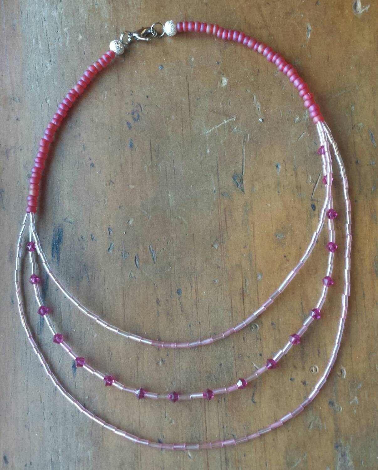 Drei Strang Rosa Swarovski Kristall Kette von goodkarmanyc