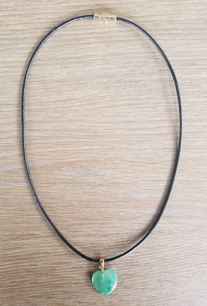 Dünnes Leder-Grüne Jade Herz-Halskette, Leder Halskette Meditation, Traum von goodkarmanyc