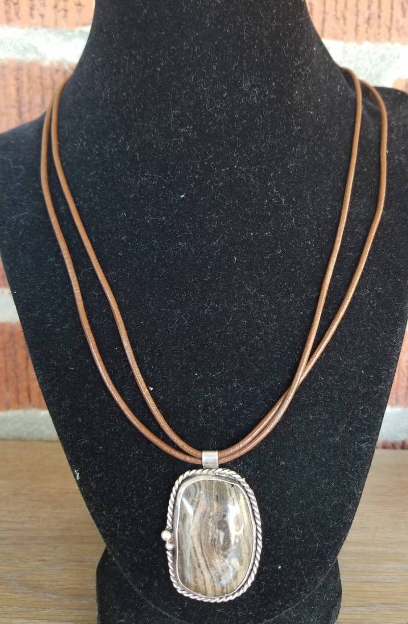 Jahrgang Jasper Sterling Silber Cabochon Anhänger Halskette, Leder Schmuck, Jasper, Boho Vintage-Schmuck von goodkarmanyc