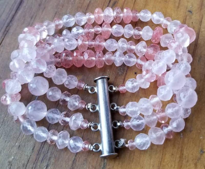 Jahrgang Mehrgerüstige Rosenquarz, Rosa Swarovski-Armband, Rosenquarz Schmuck, Perlen, Swarovski-Kristall Armband von goodkarmanyc