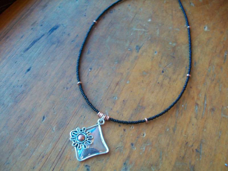 Kupfer Und Schwarzen Perlen Halskette, Sun Sterling Silber Anhänger Sonne Charm Halskette von goodkarmanyc