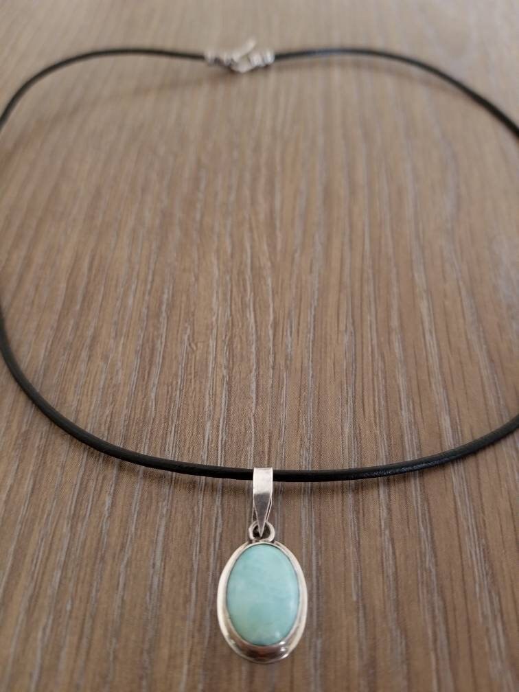 Larimar Anhänger Auf Leder, Karibik Halskette, Schmuck, Sterling Silber, Boho Halsband von goodkarmanyc